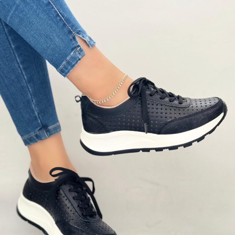 Tenis Negro Perforado (DP16)