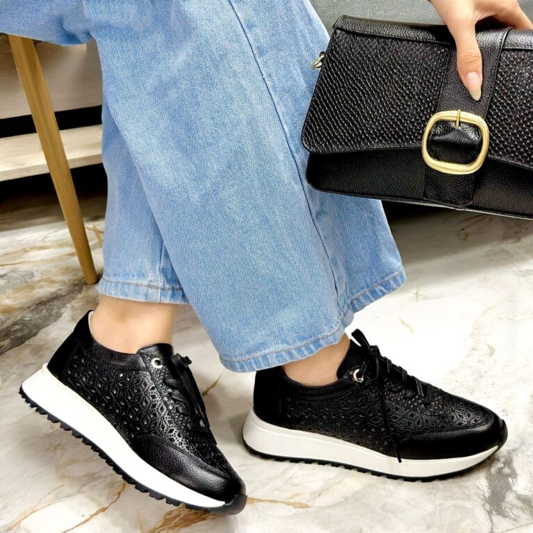 Tenis Negro Perforado (T2103)