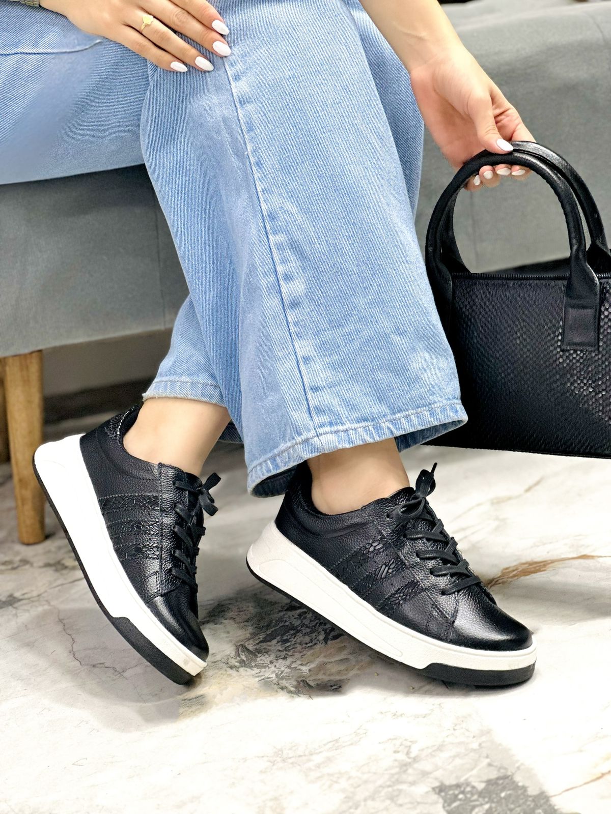 Tenis Negro (675)