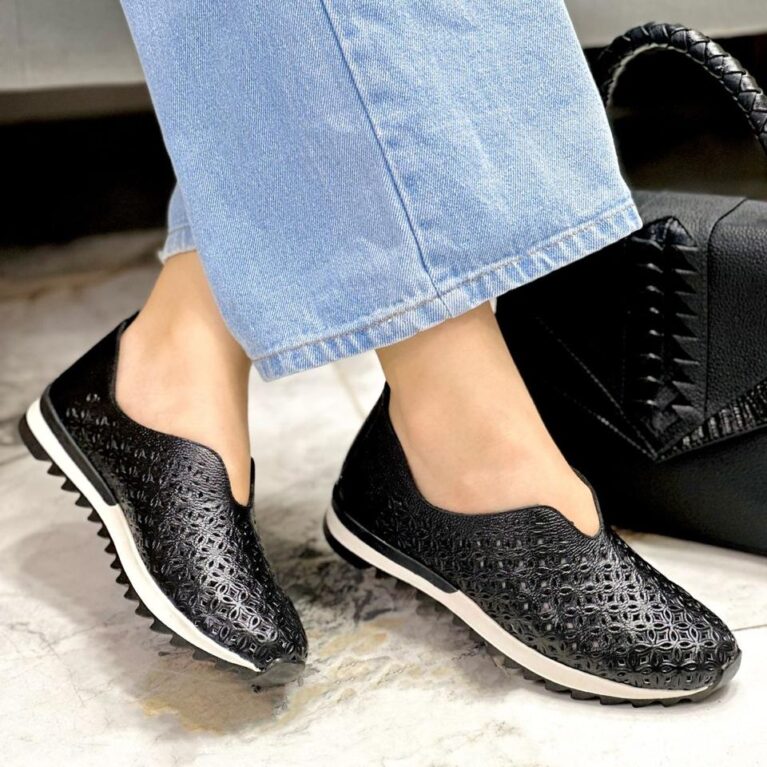 Tenis Perforado Negro (T5112)