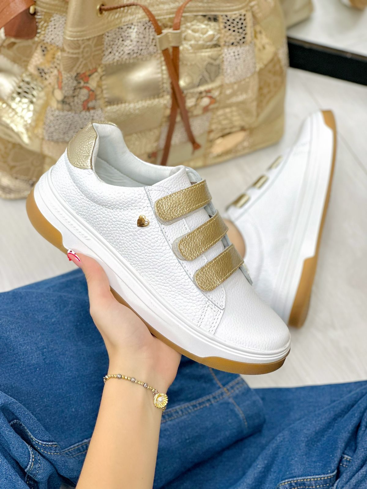 Tenis Blanco x Dorado Velcro (700)
