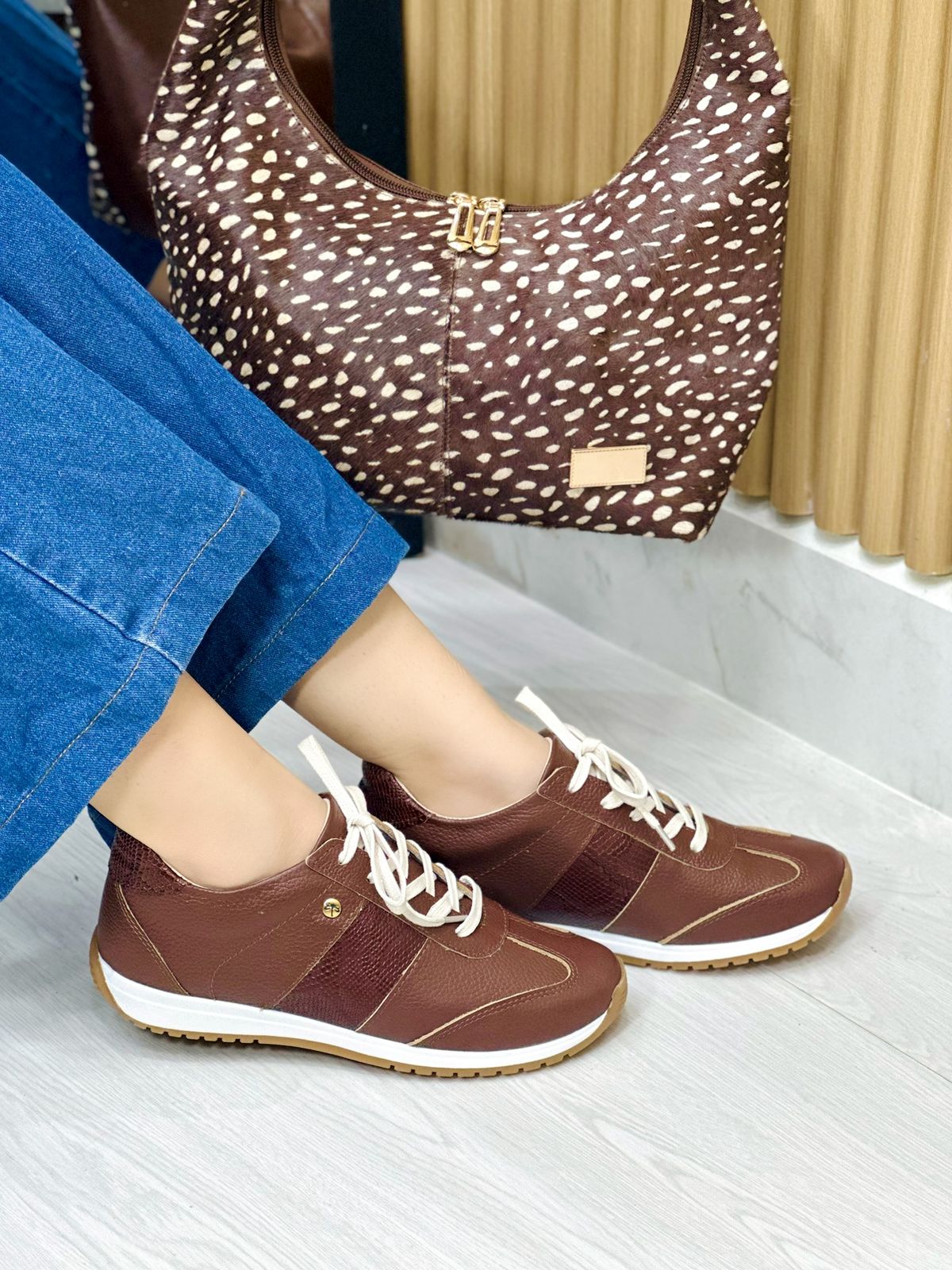 Tenis Avellana (723 Zuri)