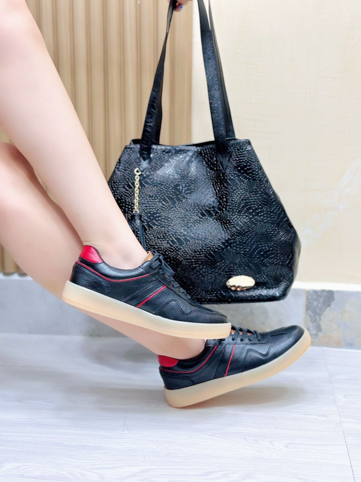 Tenis Negro x Rojo (C8057)
