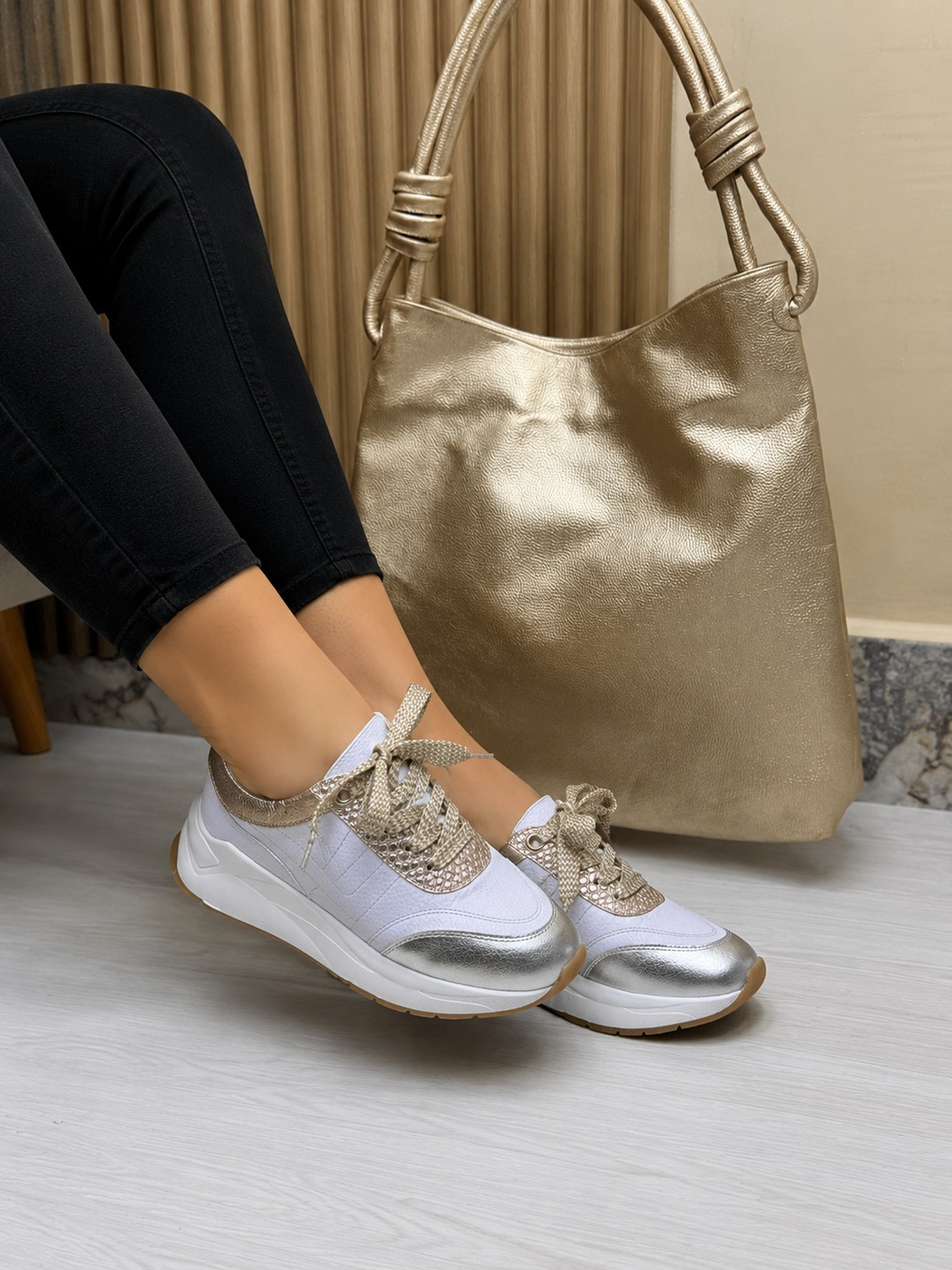 Tenis Blanco x Plata (T201)