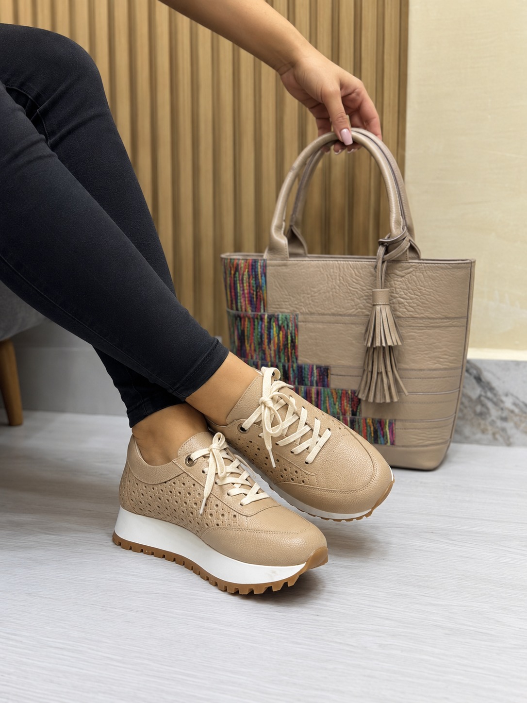 Tenis Taupe Perforado (T2095)