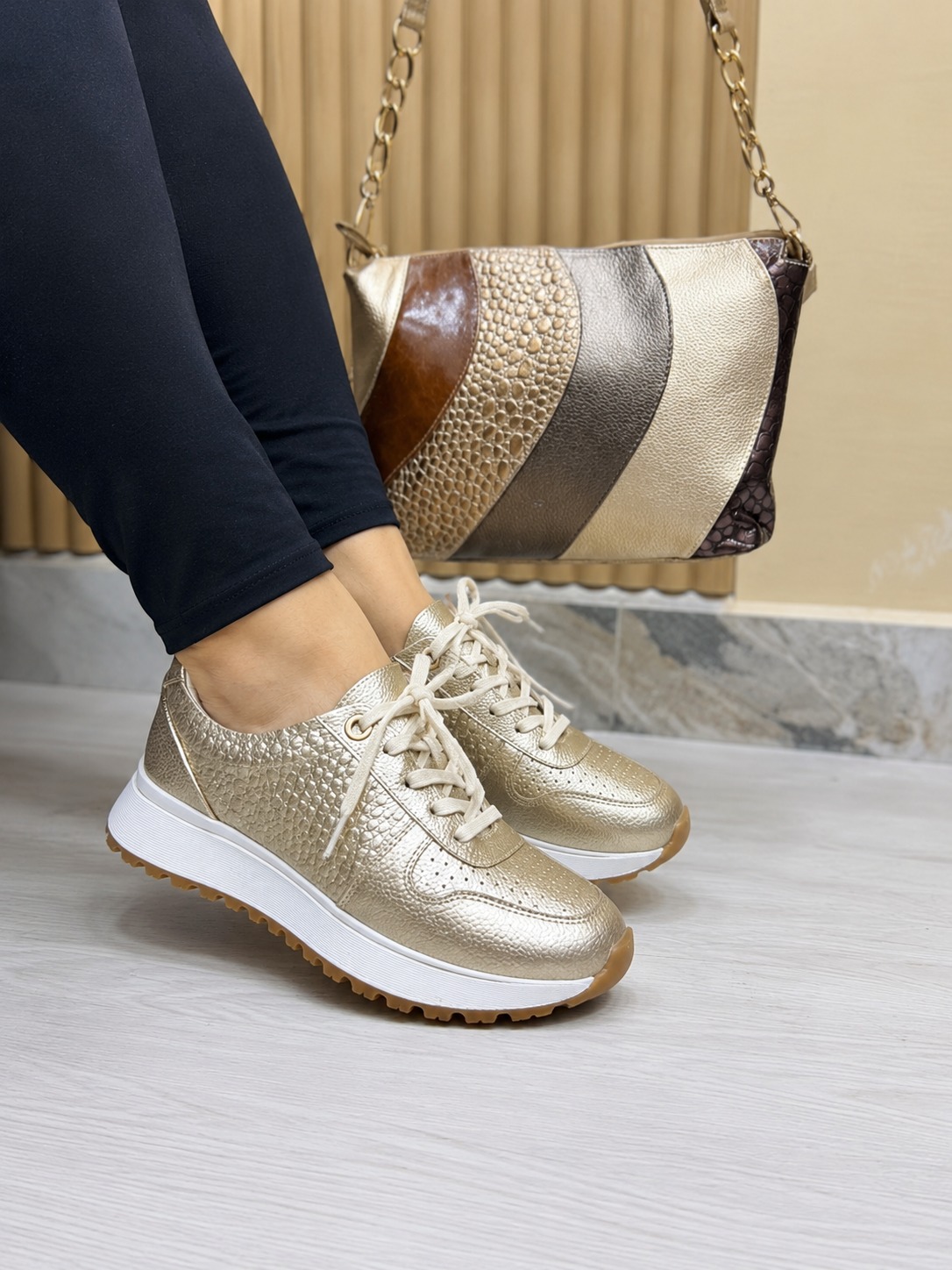 Tenis Dorado (T005)